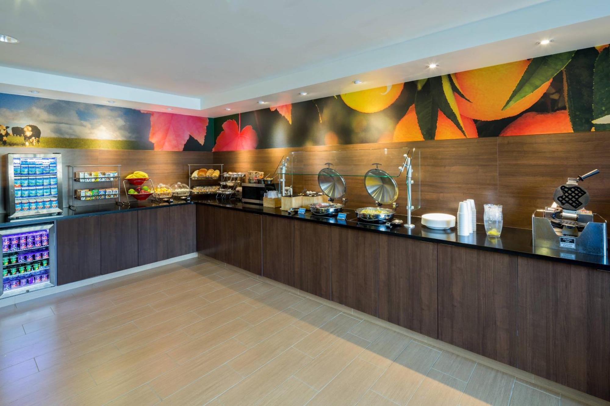 Fairfield & By Marriott Airport/north Star Mall 3*